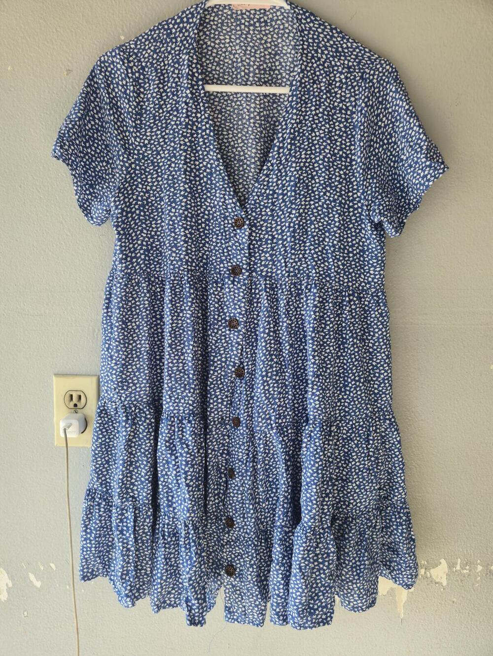 Ces Femme Blue Button-Front Short Sleeve Dress with White Floral Print Medium